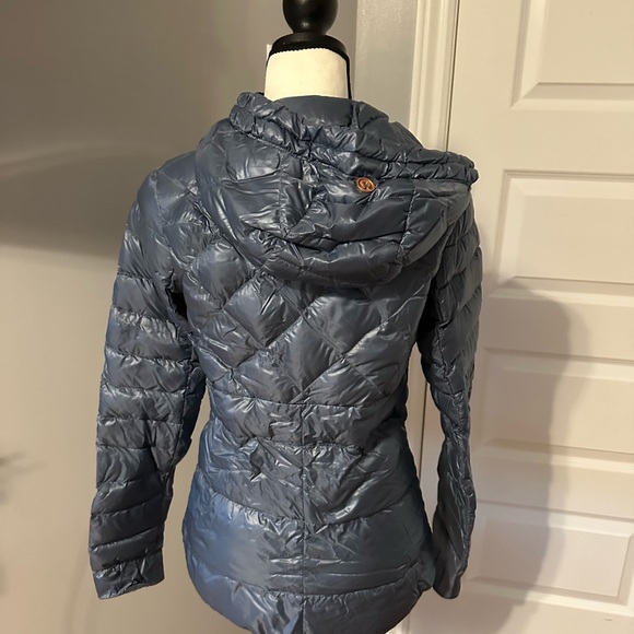 Lululemon light puffer - Picture 2 of 3